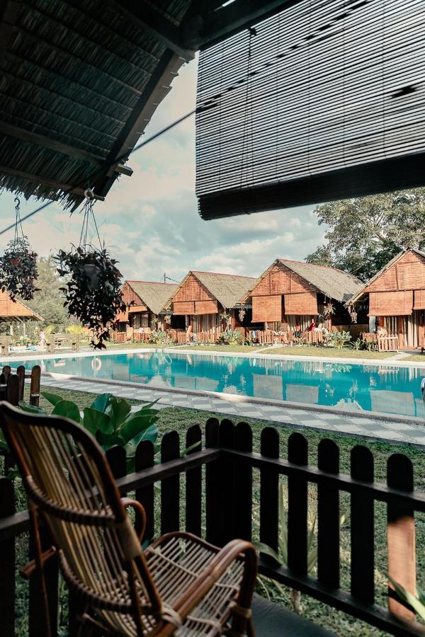 Nipoh Beach Cottage Kijal Exterior foto